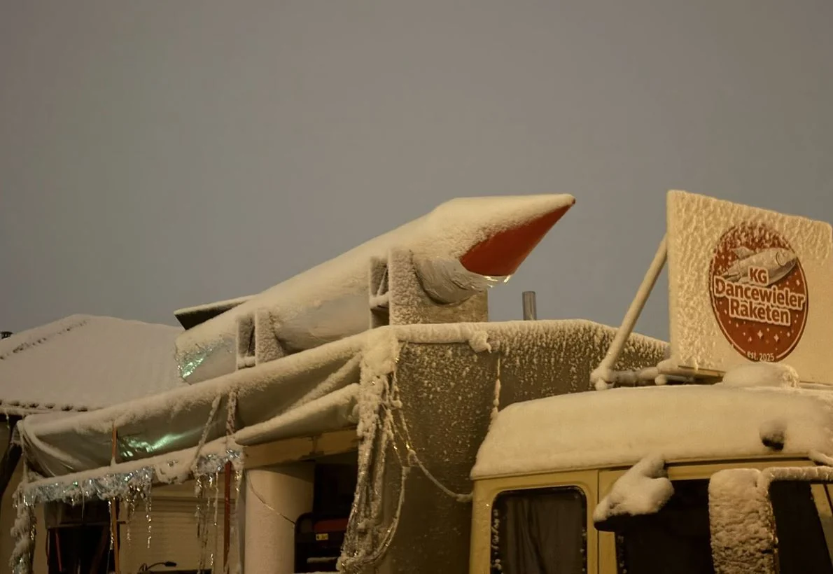 Der Raketen-Truck der Dancewieler Raketen im Schnee